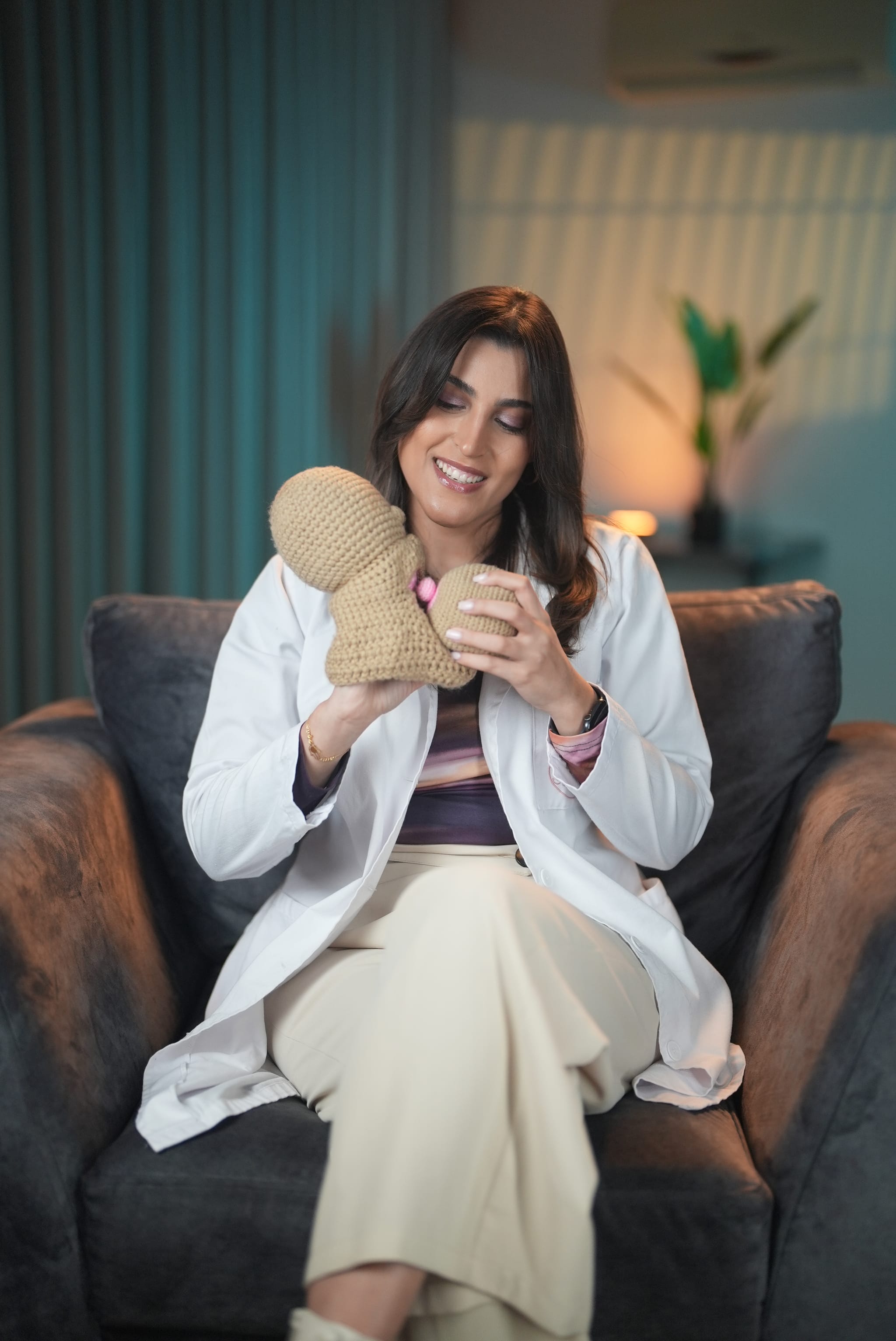 Gabriella Younes answering questions from pregnant women